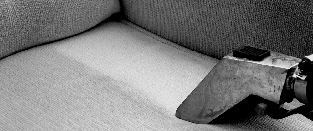 jetcleaners remueve los liquidos en muebles aplicando una limpieza extensiva