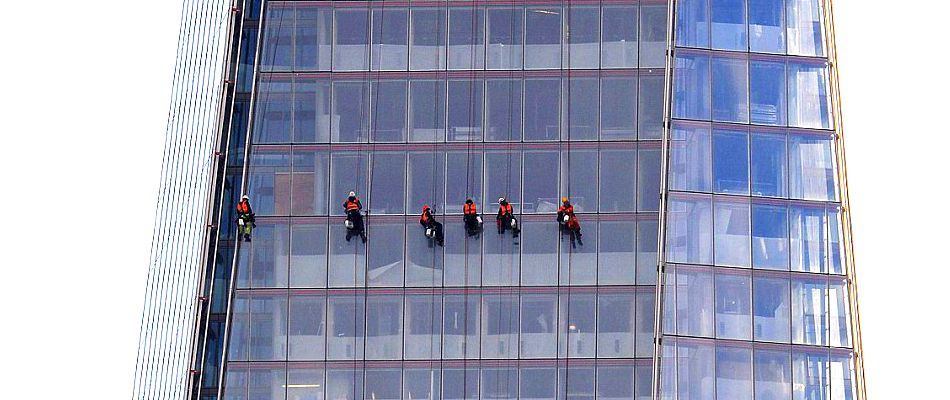 jetcleaners tiene el equipo especializado para limpieza de cristales